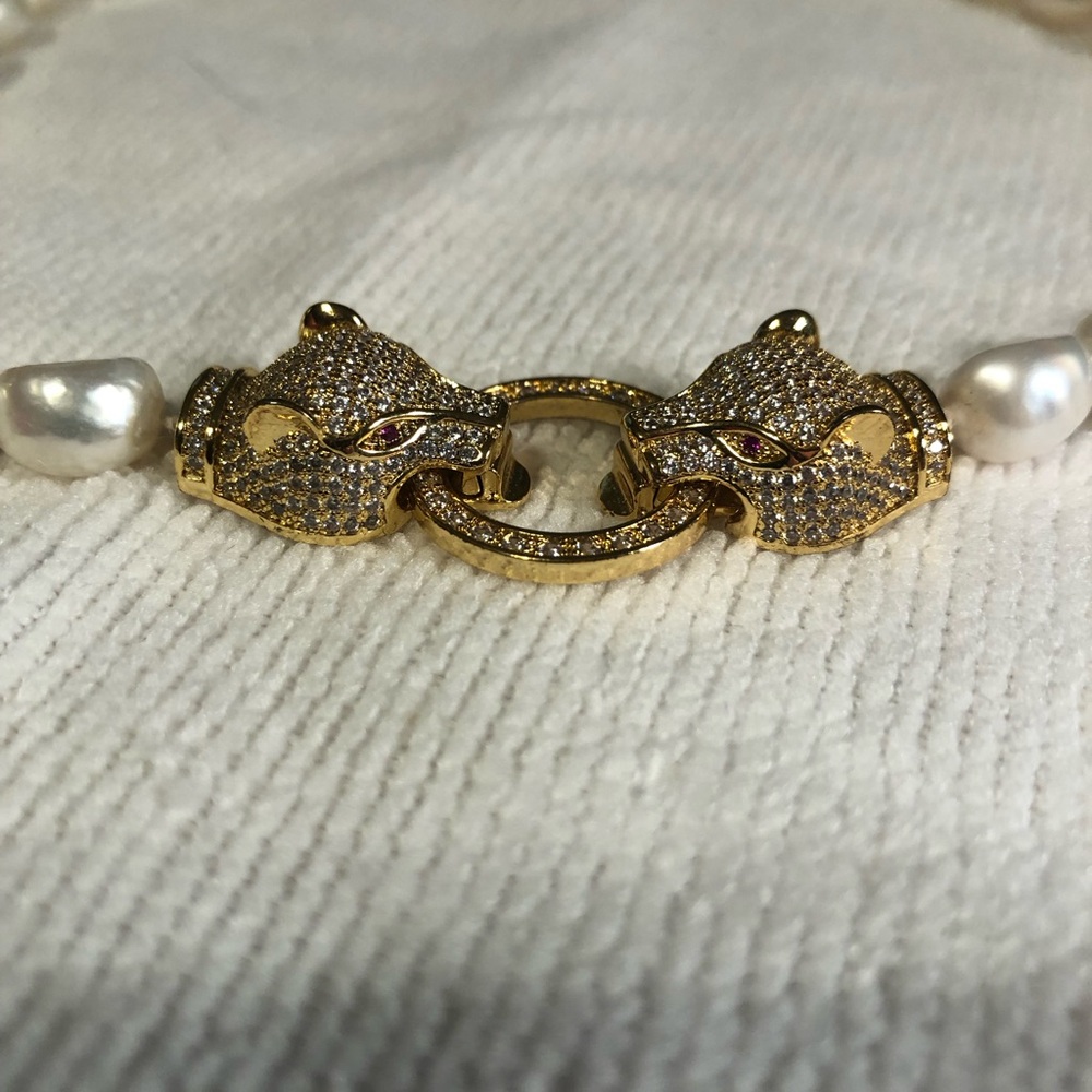 Elegant Gold and Silver Panther Pearl Necklace